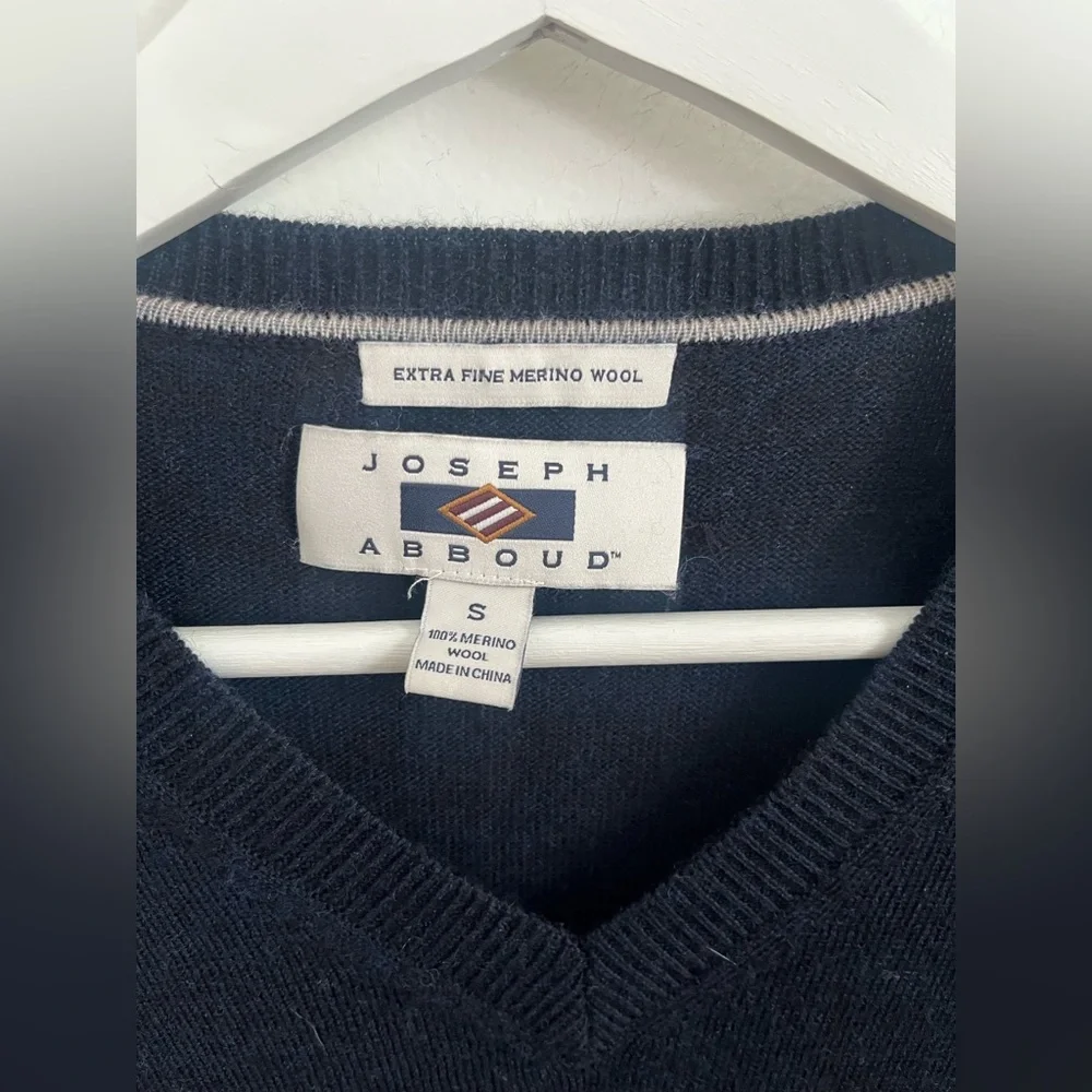 Joseph Abboud Extra Fine Merino Wool V Neck Sweater Mens Sz S Navy Blue Academia